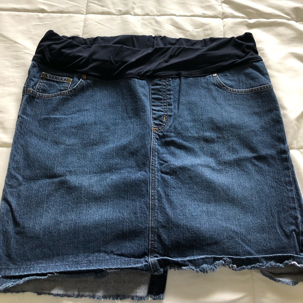 EUC Liz Lange maternity jean skirt